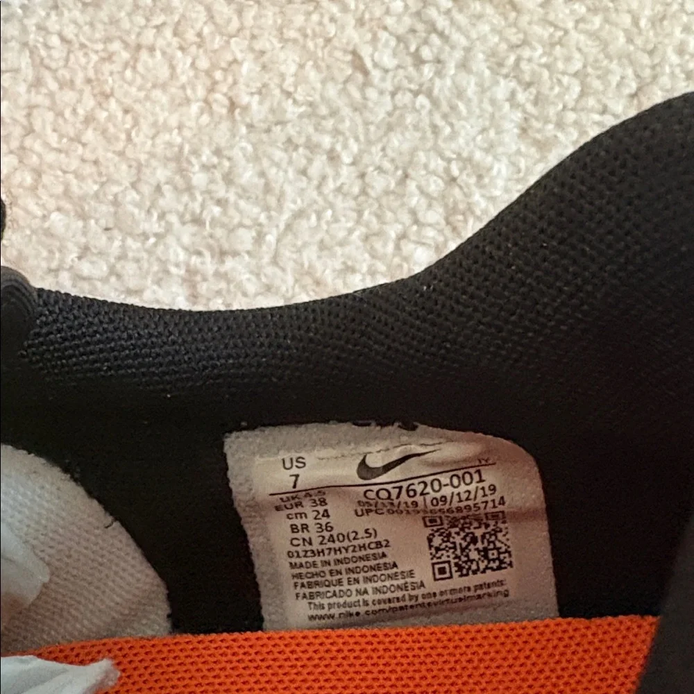 Women’s Nike Daybreak QS Sneaker in Dynamic Yellow  RARE 7 EUC - Picture 6 of 7